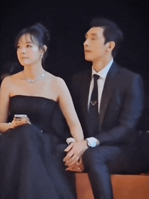 Chồng thiếu gia của Midu không để ý có camera lia trúng, liên tục làm 1 hành động lạ giữa sự kiện- Ảnh 3.