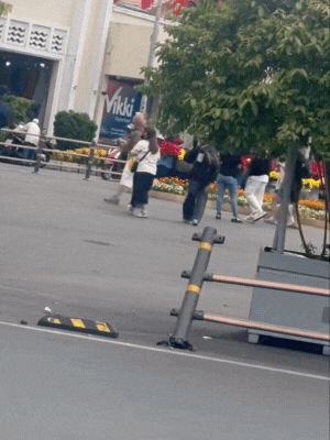 Uy tín 100%, Sơn Tùng bị “tóm” đi chợ Bến Thành mua trái cây, nhưng ảnh cam thường khác ảnh tự đăng thế này?- Ảnh 2.