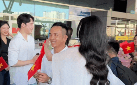 Hoa hậu Ý Nhi lên đường đến Miss World: Bạn trai vắng mặt, bật khóc nức nở khi nhìn thấy một mỹ nhân!- Ảnh 6.