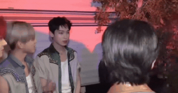 Drama lại ập đến Lisa (BLACKPINK): Cư xử giả tạo, quá lố trước mặt các đàn em 29 Drama lại ập đến Lisa (BLACKPINK): Cư xử giả tạo, quá lố trước mặt các đàn em thiet ke chua co ten 1 17489340938772116240998 0 0 335 640 crop 17489341140911697063686gifpng