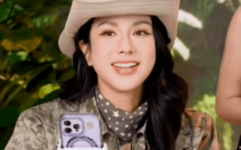 Diệp Lâm Anh sượng trân khi liên tục thấy 1 điều giữa sóng livestream- Ảnh 1. Diệp Lâm Anh sượng trân khi liên tục thấy 1 điều giữa sóng livestream- Ảnh 1.