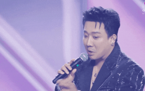 Trấn Thành khui Em Xinh đang hẹn hò thiếu gia kém tuổi, đàng gái nghe 1 câu liền cứng họng!- Ảnh 1. Trấn Thành khui Em Xinh đang hẹn hò thiếu gia kém tuổi, đàng gái nghe 1 câu liền cứng họng!- Ảnh 1.