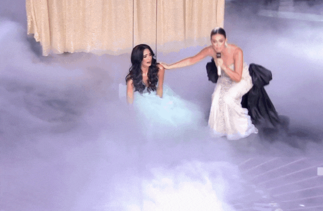 Clip sốc: 1 thí sinh Hoa hậu bị đứt cáp, rơi từ độ cao 3m xuống đất, phản ứng của BTC gây phẫn nộ- Ảnh 2.