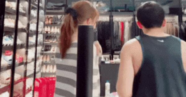 Hari Won - Trấn Thành bị camera ghi lại cảnh tượng có hành động lạ trong nhà riêng, chuyện gì đây? 27 Hari Won - Trấn Thành bị camera ghi lại cảnh tượng có hành động lạ trong nhà riêng, chuyện gì đây? thiet ke chua co ten 1744627710553757275492 1744643539999 1744643541354250786572 139 0 296 300 crop 1744643643084556633566gifpng