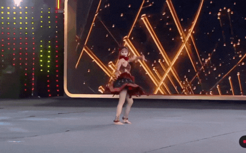 Hoa hậu Ý Nhi xinh đẹp nổi bật trong tiệc khai mạc Miss World, thể hiện màn múa gây tranh cãi ra sao?- Ảnh 1. Hoa hậu Ý Nhi xinh đẹp nổi bật trong tiệc khai mạc Miss World, thể hiện màn múa gây tranh cãi ra sao?- Ảnh 1.