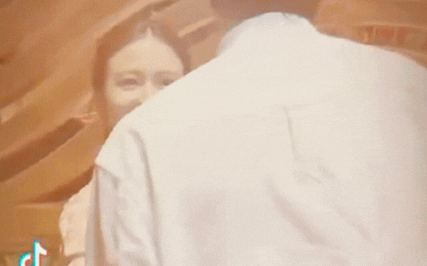 Không để ý camera, Hoàng Thuỳ Linh và Đen Vâu có 1 hành động thể hiện rõ tình cảm!- Ảnh 1. Không để ý camera, Hoàng Thuỳ Linh và Đen Vâu có 1 hành động thể hiện rõ tình cảm!- Ảnh 1.