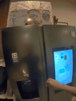 Chồng H'Hen Niê lấy sữa của vợ pha cafe cho bạn uống, phản ứng nàng hậu như