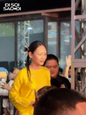 Camera thường bắt cận dàn sao: Lệ Quyên có hành động đặc biệt với 1 Em Xinh, nhóc tỳ 9 tuổi giật spotlight!- Ảnh 5. Camera thường bắt cận dàn sao: Lệ Quyên có hành động đặc biệt với 1 Em Xinh, nhóc tỳ 9 tuổi giật spotlight!- Ảnh 5.