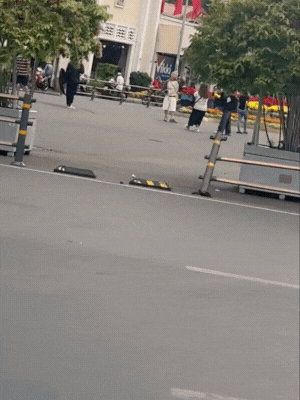 Uy tín 100%, Sơn Tùng bị “tóm” đi chợ Bến Thành mua trái cây, nhưng ảnh cam thường khác ảnh tự đăng thế này?- Ảnh 1.