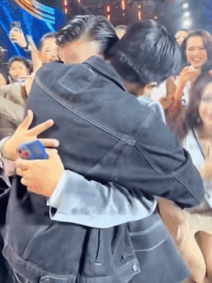 Chưa từng có: Nam diễn viên cầu hôn mỹ nhân Vbiz ngay tại Chung kết Hoa hậu hoàn vũ VN!- Ảnh 3.