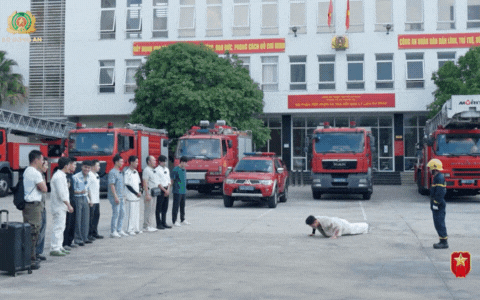 Nam diễn viên vừa xuất hiện ở Chiến Sĩ Quả Cảm đã phạm lỗi khiến Kiều Minh Tuấn và dàn sao căng thẳng ra mặt- Ảnh 3. Nam diễn viên vừa xuất hiện ở Chiến Sĩ Quả Cảm đã phạm lỗi khiến Kiều Minh Tuấn và dàn sao căng thẳng ra mặt- Ảnh 3.