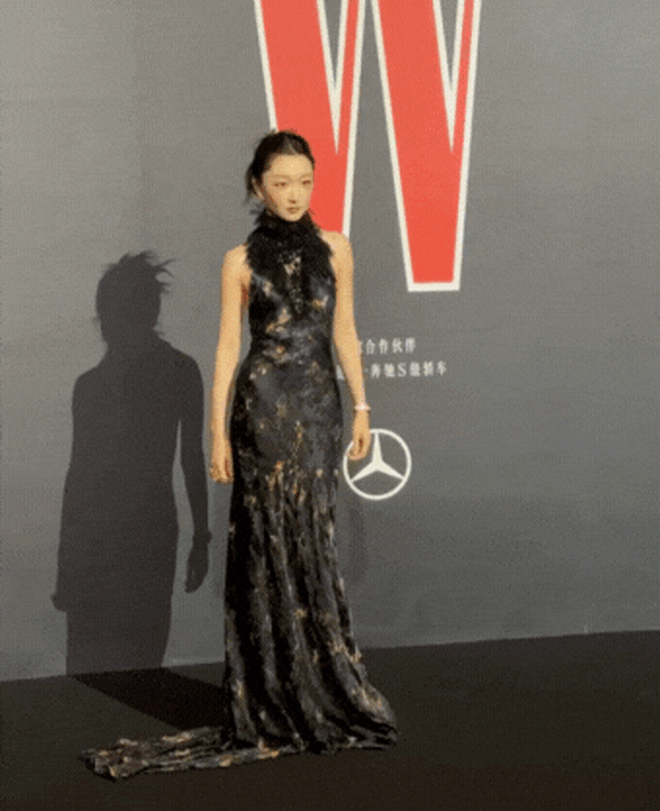 Siêu thảm đỏ hot nhất tối nay: Nhiệt Ba trưng trổ body