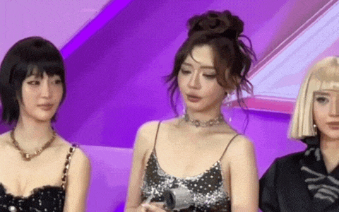 "Tóm dính" Bích Phương tách biệt, lạc lõng giữa dàn Em Xinh Say Hi thiet ke chua co ten 2 min 1747221492540 17472214931061597352123