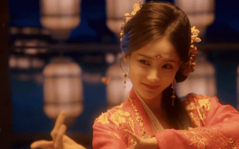 Cảnh múa mê hoặc nam nhân, mê đắm lòng người của mỹ nữ đẹp và hề nhất màn ảnh Trung Quốc lúc này- Ảnh 5.