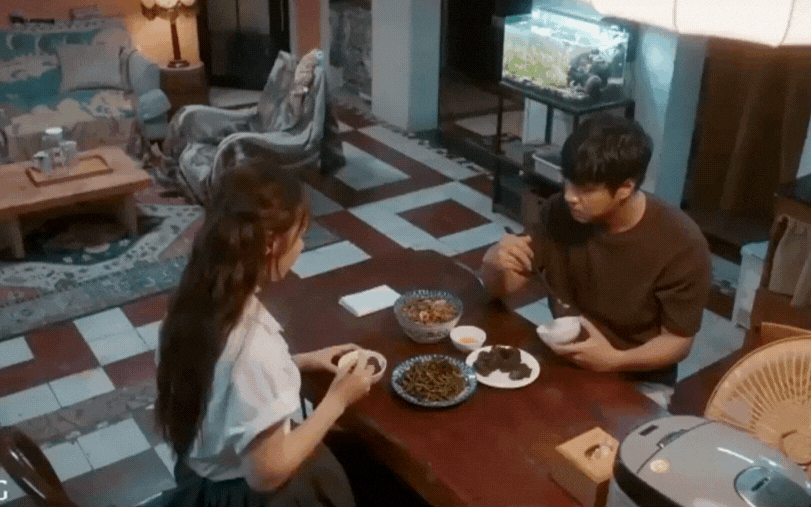 Từ một mâm cơm, hôn nhân của Toàn và Hoàng Lam trong Gió Ngang Khoảng Trời Xanh gây tranh cãi