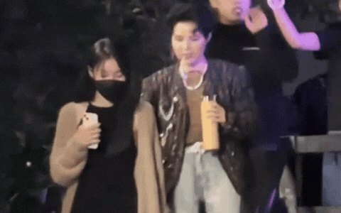 "Team qua đường" bắt gặp Vũ Cát Tường và vợ, 1 hành động vô tình bị chú ý thiet ke chua co ten 21 1740242617952 1740242618190539379944