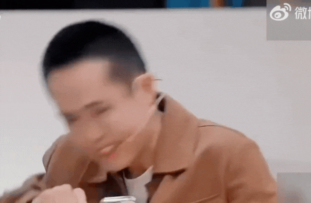 Nam diễn viên bị lừa bán sang biên giới Myanmar khóc lóc sợ sệt, buộc phải làm 1 việc khủng khiếp trên sóng truyền hình- Ảnh 2. Nam diễn viên bị lừa bán sang biên giới Myanmar khóc lóc sợ sệt, buộc phải làm 1 việc khủng khiếp trên sóng truyền hình- Ảnh 2.