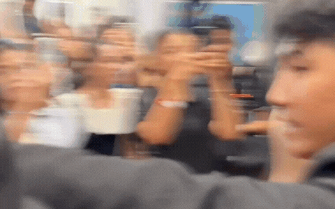 Thảm đỏ Hoa khôi Sinh viên: Thanh Hằng ra tay dẹp loạn cảnh lộn xộn, 1 Chị đẹp hớ hênh gây tranh cãi- Ảnh 1.