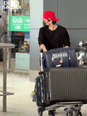 "Zoom cận" dàn Anh Trai Say Hi từ Mỹ về Việt Nam: Người xuất hiện "tuyệt đối điện ảnh", người được bạn gái tháp tùng sát rạt! thiet ke chua co ten 3 1753866114628 17538661152112141818354