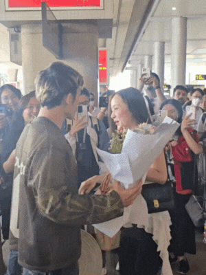 Liên Bỉnh Phát công khai bạn gái bí mật 5 năm- Ảnh 2. Liên Bỉnh Phát công khai bạn gái bí mật 5 năm- Ảnh 2.