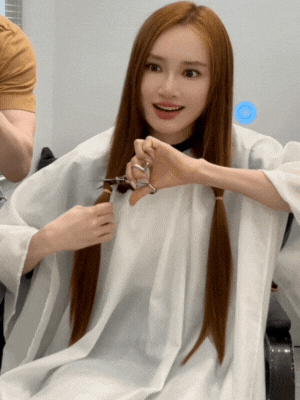 Vụ Nhã Phương hiến tóc nhuộm gây tranh cãi: Người trong cuộc và phía đơn vị nhận nói gì?- Ảnh 1. Vụ Nhã Phương hiến tóc nhuộm gây tranh cãi: Người trong cuộc và phía đơn vị nhận nói gì?- Ảnh 1.