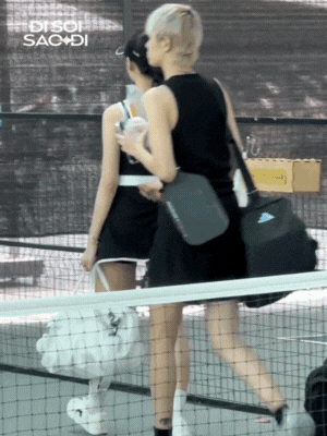 Showbiz Việt có thêm 1 cặp chị - em đồng giới hẹn hò?- Ảnh 4. Showbiz Việt có thêm 1 cặp chị - em đồng giới hẹn hò?- Ảnh 4.