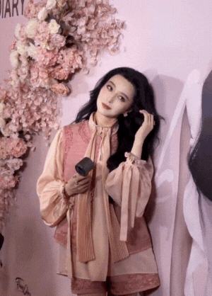 Phạm Băng Băng mặt bỗng biến sắc, khóc nghẹn giữa sự kiện- Ảnh 5.