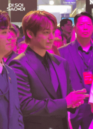 "Chàng gốm" Kim Bum khoe visual “3 không” đẹp đỉnh trên sân khấu Việt Nam, visual sau 16 năm không đổi! thiet ke chua co ten 36 17564428816871166770584 1756445356948 17564453573181772908262