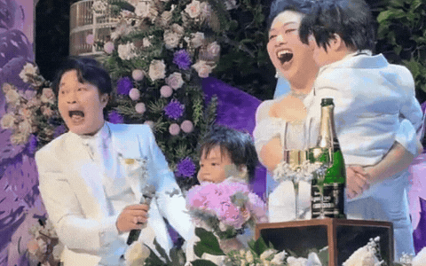 Cặp đôi Vbiz có màn cầu hôn