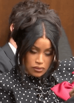 Trần đời chưa thấy ai hầu toà như sao nữ này: Hết cợt nhả, ngủ gục, rồi lại xô xát ngay sau xét xử!- Ảnh 6. Trần đời chưa thấy ai hầu toà như sao nữ này: Hết cợt nhả, ngủ gục, rồi lại xô xát ngay sau xét xử!- Ảnh 6.