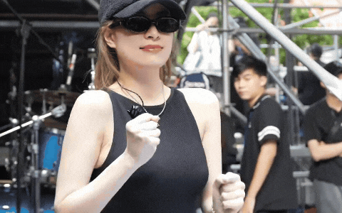 Clip Hoàng Thuỳ Linh bất ngờ ra về theo cách khó hiểu sau khi tái xuất cùng Đen Vâu- Ảnh 4.