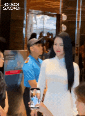 Thảm đỏ Sao Nhập Ngũ 2025: Hoà Minzy - Chi Pu - Kỳ Duyên đọ visual cực nét, 1 mỹ nhân lộ nhan sắc khác lạ- Ảnh 9. Thảm đỏ Sao Nhập Ngũ 2025: Hoà Minzy - Chi Pu - Kỳ Duyên đọ visual cực nét, 1 mỹ nhân lộ nhan sắc khác lạ- Ảnh 9.