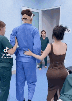 Chàng trai hot nhất Nam vương Campuchia khóc nghẹn khi phẫu thuật thẩm mỹ toàn bộ gương mặt ở Việt Nam!- Ảnh 2.