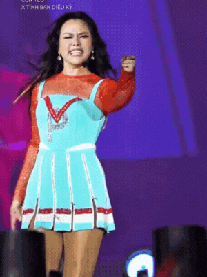 Clip cận cảnh sao nữ Vbiz ngã nhào úp mặt xuống sân khấu, cảnh tượng sau đó gây bất ngờ- Ảnh 3.