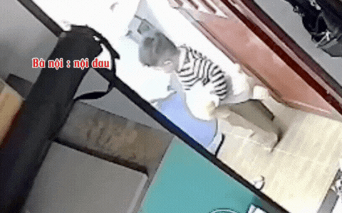 Mẹ Lê Dương Bảo Lâm bị ngã nghiêm trọng, nhóc tỳ 3 tuổi vừa phát hiện liền có hành động gây kinh ngạc- Ảnh 2.