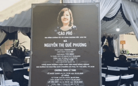 MC Đại Nghĩa xuất hiện buồn bã, lặng người trước di ảnh mẹ, vợ chồng Việt Hương âm thầm đến viếng- Ảnh 3. MC Đại Nghĩa xuất hiện buồn bã, lặng người trước di ảnh mẹ, vợ chồng Việt Hương âm thầm đến viếng- Ảnh 3.