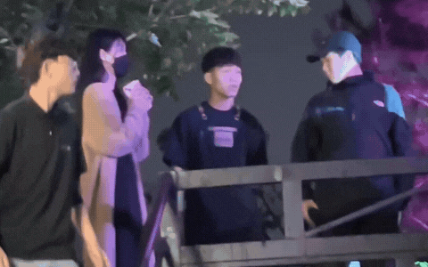 "Team qua đường" bắt gặp Vũ Cát Tường và vợ, 1 hành động vô tình bị chú ý thiet ke chua co ten2 1740242616001 1740242616422401994900