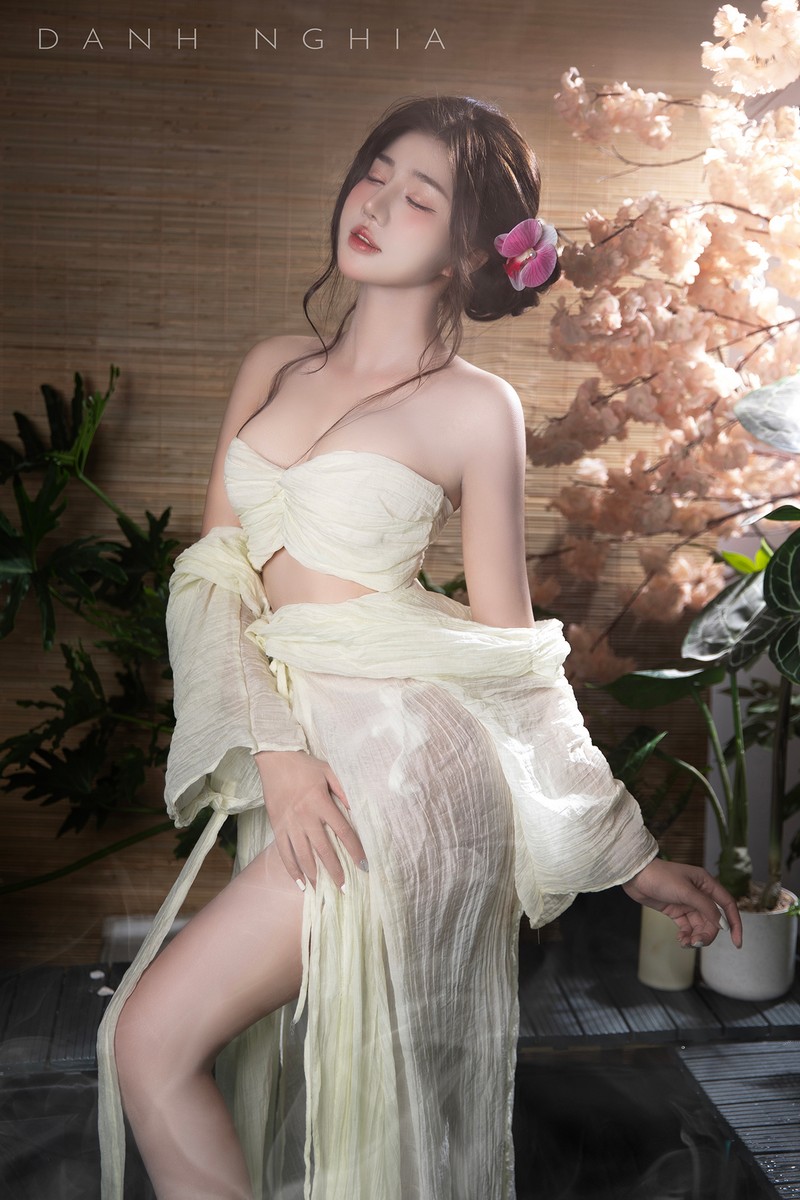 Lại là tên Linh, cô nàng "ướt át" trong bộ ảnh mới bên bồn tắm nước nóng thl 6