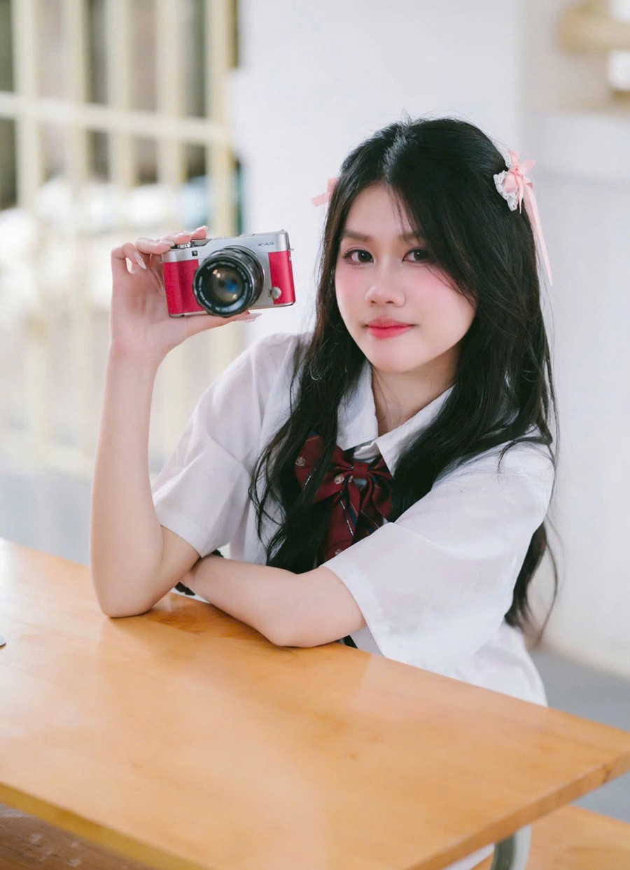 Trong năm học lớp 12, Yến Nhi cũng giành được giải nhì học sinh giỏi tỉnh môn Văn