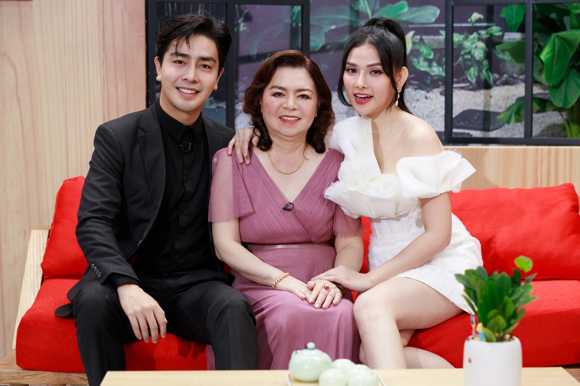 Nữ ca sĩ được mẹ chồng treo giải chục tỷ để sinh con, hôn nhân với chồng kém 11 tuổi đầy ngọt ngào- Ảnh 4.