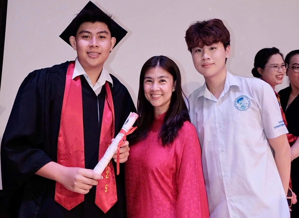 Diễn viên Việt ly hôn đại gia ngàn tỷ, phải đi bày mâm cúng cô hồn thuê, giờ sở hữu 2 nhà hàng sang trọng- Ảnh 3. Diễn viên Việt ly hôn đại gia ngàn tỷ, phải đi bày mâm cúng cô hồn thuê, giờ sở hữu 2 nhà hàng sang trọng- Ảnh 3.