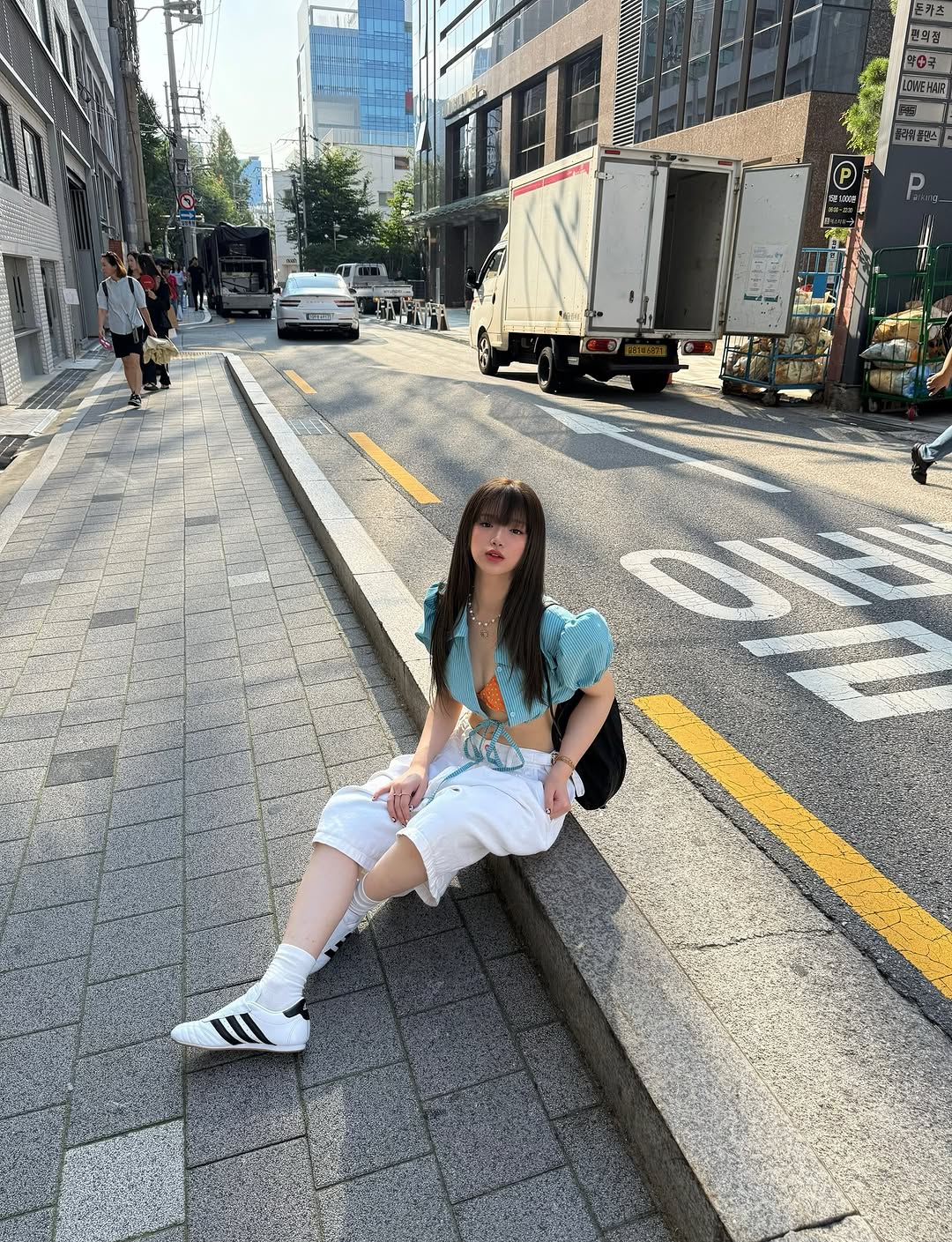 Linh Ka đổi gu, chăm khoe eo thon