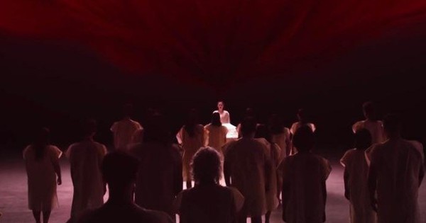 Bức ảnh đang viral nhất MXH hôm nay: Chỉ một màu đỏ mà ai cũng khiếp vía, 41 người Việt đứng sau mới tài thumb photo 2025 07 25 15 04 10 1753431285971377428729 17534312878251678863385 250 221 618 923 crop 17534313069191644726896jpg