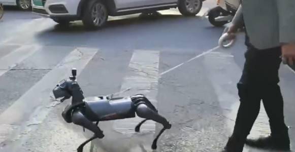 Xôn xao đoạn clip 12 giây quay cảnh đường phố chứng minh Thượng Hải rõ ràng thuộc về thế kỷ khác- Ảnh 2.