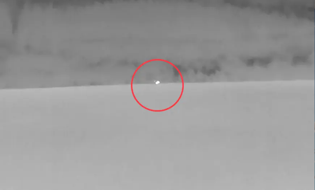 Gặp 'thủy quái' to như xe buýt bơi trên mặt hồ, thợ săn nói: Những gì tôi thấy là độc nhất vô nhị- Ảnh 3. Gặp 'thủy quái' to như xe buýt bơi trên mặt hồ, thợ săn nói: Những gì tôi thấy là độc nhất vô nhị- Ảnh 3.