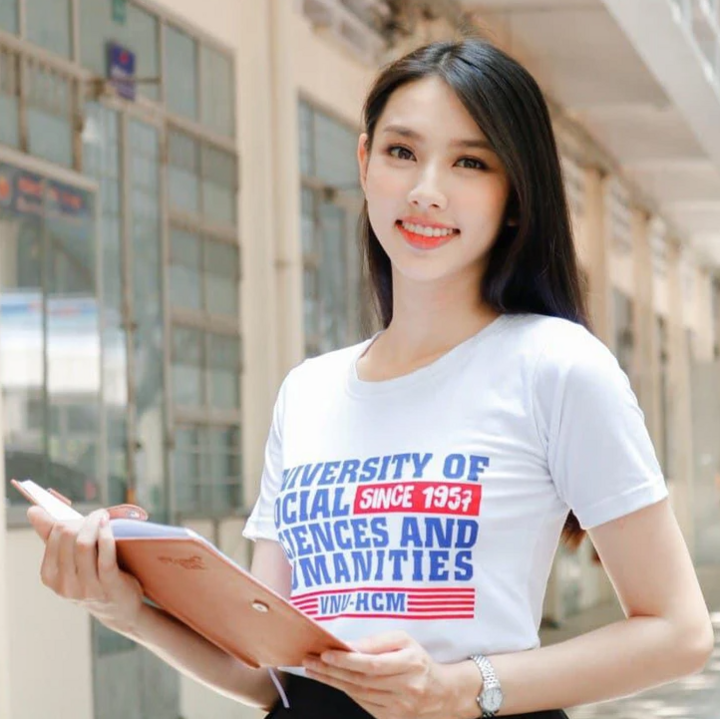 Con đường học vấn đầy tranh cãi của Hoa hậu Thùy Tiên- Ảnh 1.