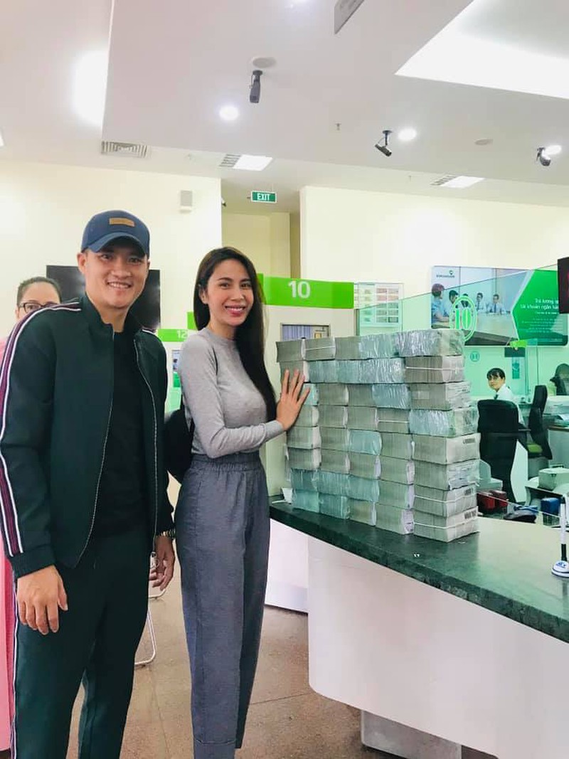 Tình thế hiện tại của vợ chồng Công Vinh - Thuỷ Tiên- Ảnh 1. Tình thế hiện tại của vợ chồng Công Vinh - Thuỷ Tiên- Ảnh 1.