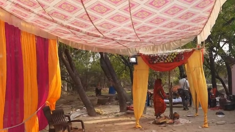 Không được thêm phô mai, khách tức giận lái xe lao vào tiệc cưới- Ảnh 1.