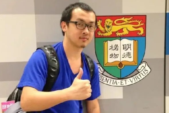 Tiến sĩ làm shipper gây tranh cãi ở Trung Quốc- Ảnh 1.