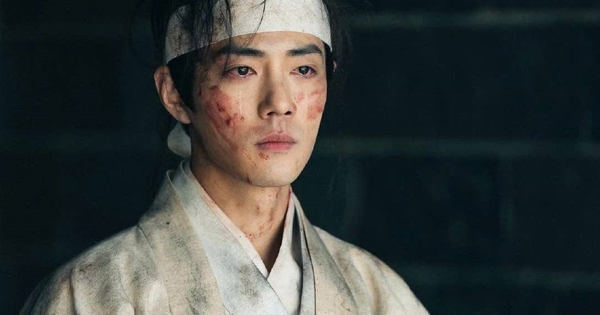 Phim mới chiếu 15 phút đã leo top 1 rating cả nước, nam chính đẹp trai vô địch thiên hạ muốn chê cũng khó tieu chien10 1747616698876 1747616699959582423744 132 0 697 1080 crop 17476167467671335957584jpg